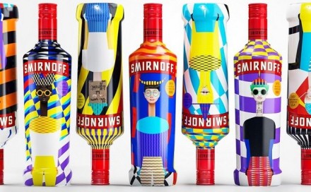 Etykiety termokurczliwe na butelki Smirnoff – w służbie wolności