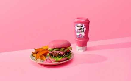 Limitowana edycja etykiet Heinz Barbiecue. Jak marka ketchupu i kultowa lalka połączyły siły, by zaoferować konsumentom wyjątkowy produkt